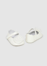 Load image into Gallery viewer, Mayoral Newborn Ecrou Flower Mary Janes (9960) (81)
