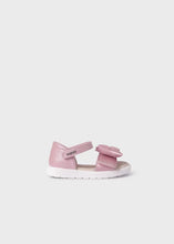 Load image into Gallery viewer, Mayoral Girls Metallic Pink Bow Sandals Sustainable Leather (41545)
